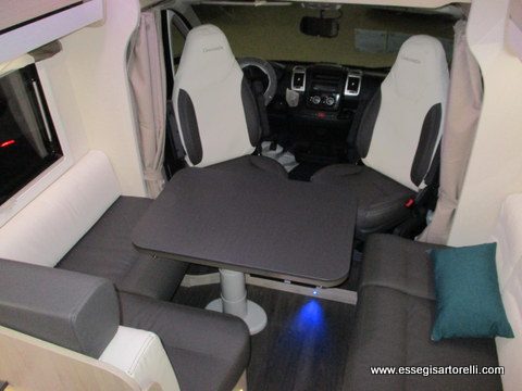 Chausson 717 GA gamma 2020 mansardato letti gemelli garage Truma Diesel full