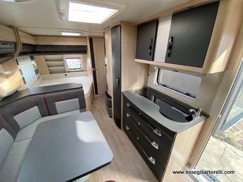 caravan Hobby Deluxe Edition 560 KMFE 2017 uniprop. 6 posti full