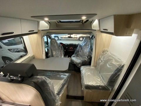 Adria Sunliving S 70 SP garage crossover 699 cm 2021 BASCULANTE full