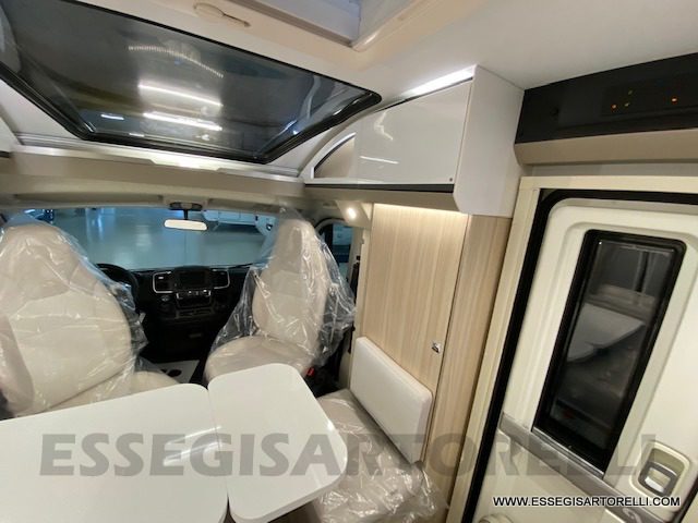 Adria Compact PLUS SL letti gemelli garage gamma 2022 140 cv 679 cm full