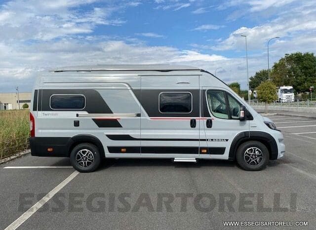 Adria Twin Sports 640 SGX Supreme 35H 140 cv tetto sollevabile webasto skyroof pieno