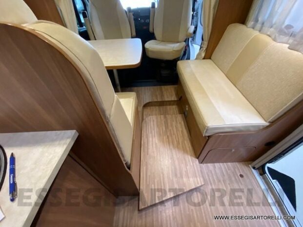 Semintegrale CARADO T 448 garage e basculante LETTI GEMELLI 2015 FULL euro 5 pieno