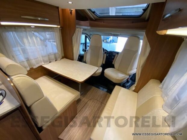 Semintegrale CARADO T 448 garage e basculante LETTI GEMELLI 2015 FULL euro 5 pieno