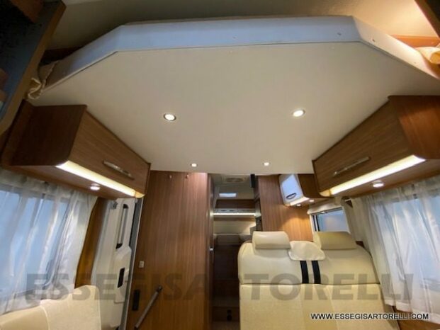 Semintegrale CARADO T 448 garage e basculante LETTI GEMELLI 2015 FULL euro 5 pieno