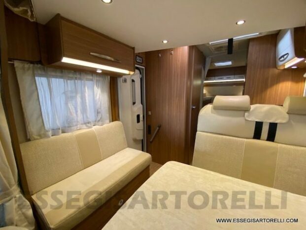 Semintegrale CARADO T 448 garage e basculante LETTI GEMELLI 2015 FULL euro 5 pieno