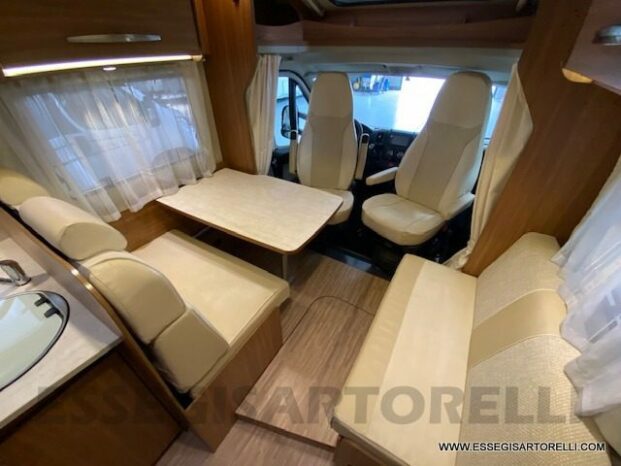 Semintegrale CARADO T 448 garage e basculante LETTI GEMELLI 2015 FULL euro 5 pieno