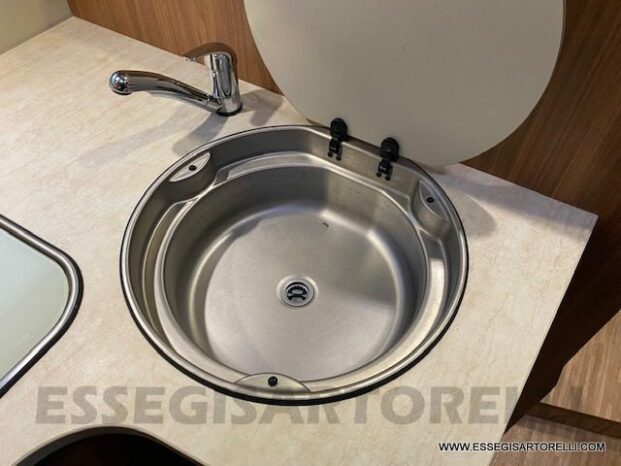 Semintegrale CARADO T 448 garage e basculante LETTI GEMELLI 2015 FULL euro 5 pieno