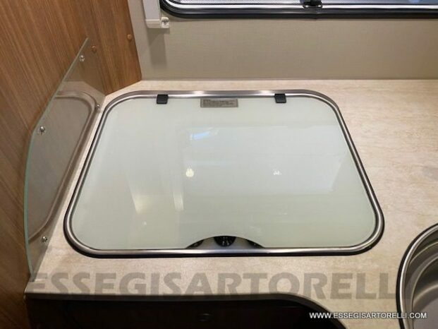 Semintegrale CARADO T 448 garage e basculante LETTI GEMELLI 2015 FULL euro 5 pieno