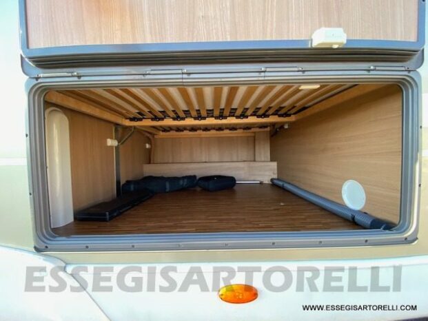 BURSTNER IXEO 664 SEMINTEGRALE CROSSOVER BASCULANTE 2009 674 cm pieno