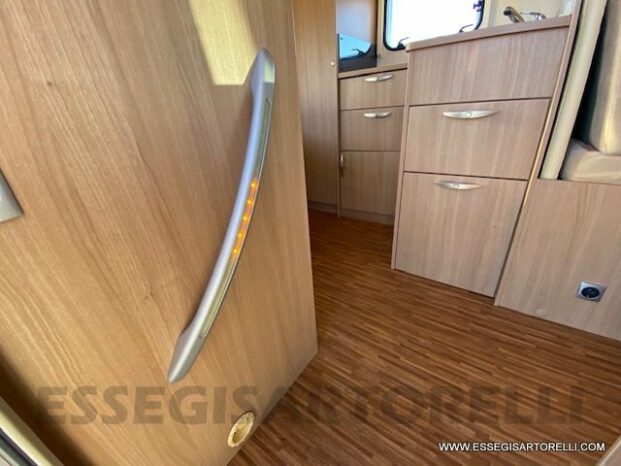 BURSTNER IXEO 664 SEMINTEGRALE CROSSOVER BASCULANTE 2009 674 cm pieno