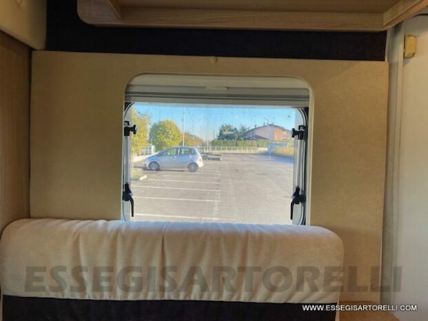 BURSTNER IXEO 664 SEMINTEGRALE CROSSOVER BASCULANTE 2009 674 cm pieno