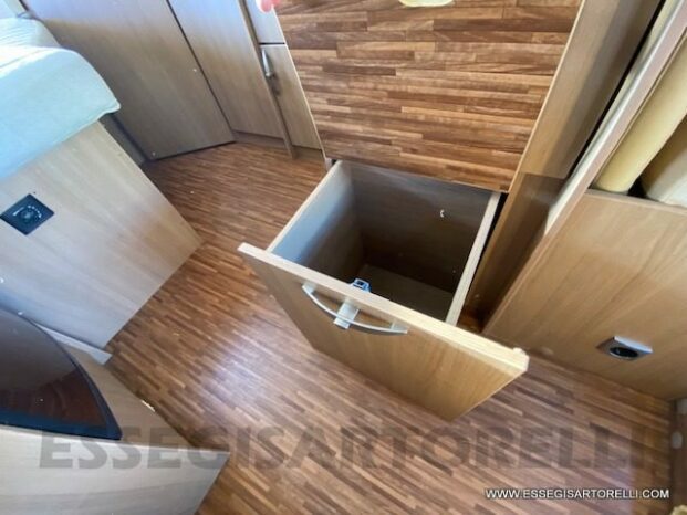 BURSTNER IXEO 664 SEMINTEGRALE CROSSOVER BASCULANTE 2009 674 cm pieno