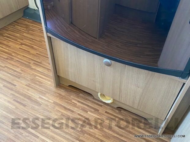 BURSTNER IXEO 664 SEMINTEGRALE CROSSOVER BASCULANTE 2009 674 cm pieno