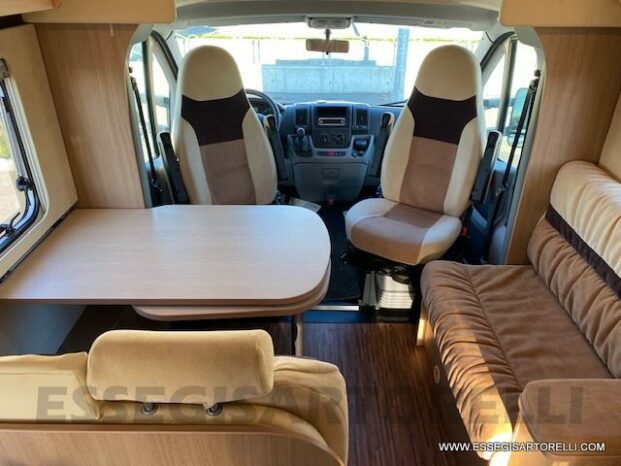 BURSTNER IXEO 664 SEMINTEGRALE CROSSOVER BASCULANTE 2009 674 cm pieno