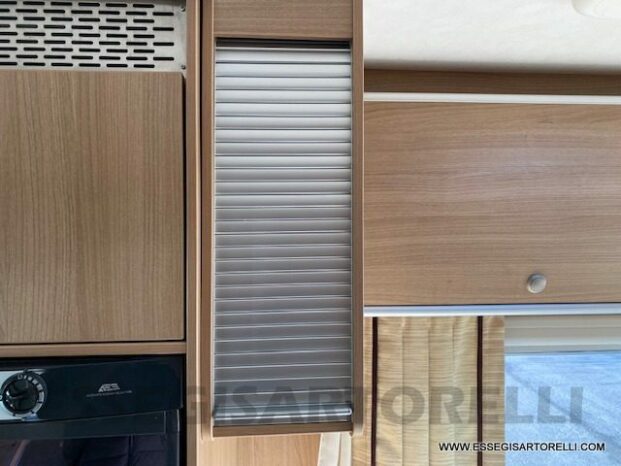 BURSTNER IXEO 664 SEMINTEGRALE CROSSOVER BASCULANTE 2009 674 cm pieno