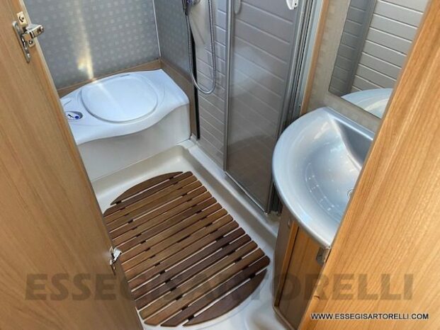 BURSTNER IXEO 664 SEMINTEGRALE CROSSOVER BASCULANTE 2009 674 cm pieno