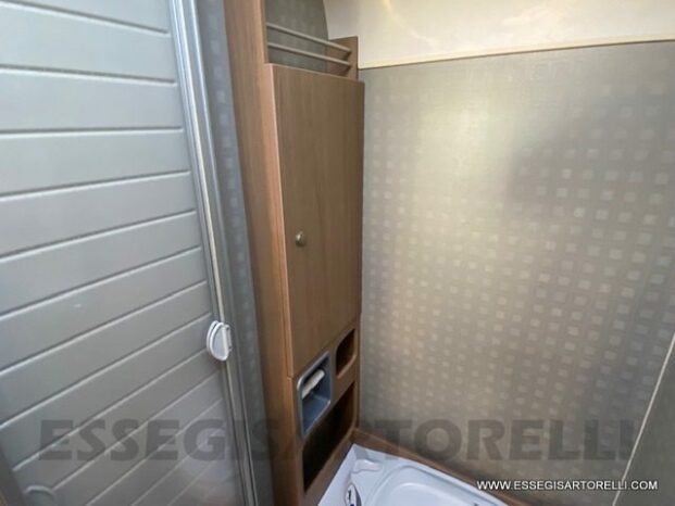 BURSTNER IXEO 664 SEMINTEGRALE CROSSOVER BASCULANTE 2009 674 cm pieno