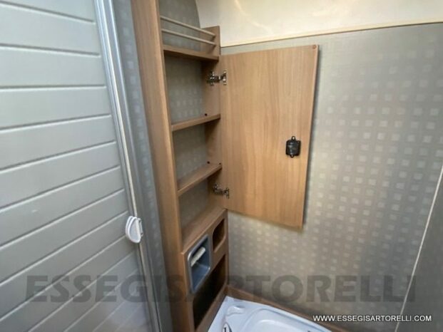 BURSTNER IXEO 664 SEMINTEGRALE CROSSOVER BASCULANTE 2009 674 cm pieno