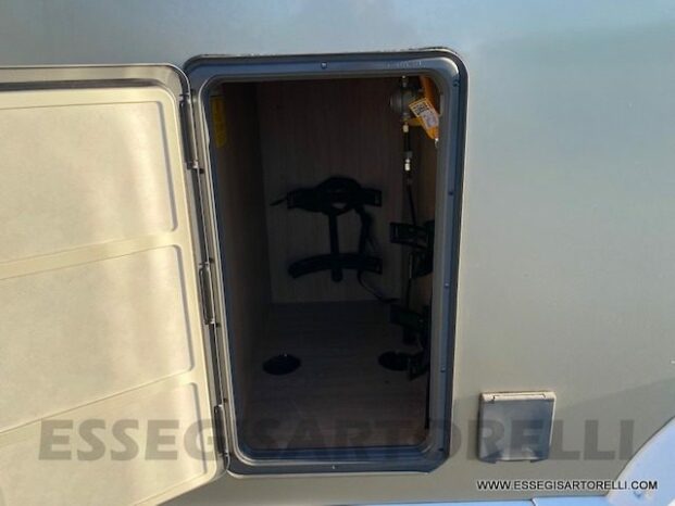 BURSTNER IXEO 664 SEMINTEGRALE CROSSOVER BASCULANTE 2009 674 cm pieno