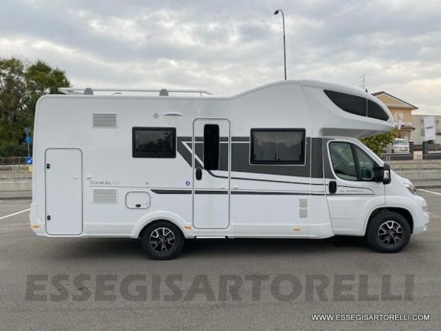 Adria New Coral AXESS XL A 650 DK GAMMA 2023 7 POSTI LETTO 6 OMOLOGATI DOPPIO PAVIMENTO pieno