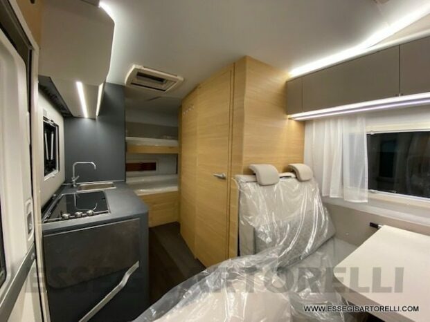 Adria New Coral AXESS XL A 650 DK GAMMA 2023 7 POSTI LETTO 6 OMOLOGATI DOPPIO PAVIMENTO pieno