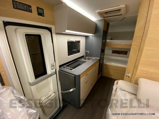 Adria New Coral AXESS XL A 650 DK GAMMA 2023 7 POSTI LETTO 6 OMOLOGATI DOPPIO PAVIMENTO pieno