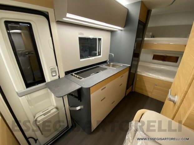 Adria New Coral AXESS XL A 650 DK GAMMA 2023 7 POSTI LETTO 6 OMOLOGATI DOPPIO PAVIMENTO pieno