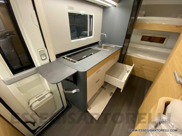 Adria New Coral AXESS XL A 650 DK GAMMA 2023 7 POSTI LETTO 6 OMOLOGATI DOPPIO PAVIMENTO pieno