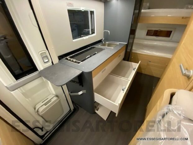 Adria New Coral AXESS XL A 650 DK GAMMA 2023 7 POSTI LETTO 6 OMOLOGATI DOPPIO PAVIMENTO pieno