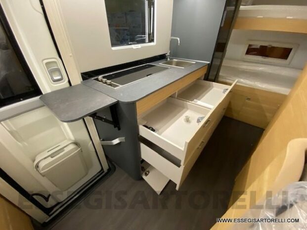 Adria New Coral AXESS XL A 650 DK GAMMA 2023 7 POSTI LETTO 6 OMOLOGATI DOPPIO PAVIMENTO pieno