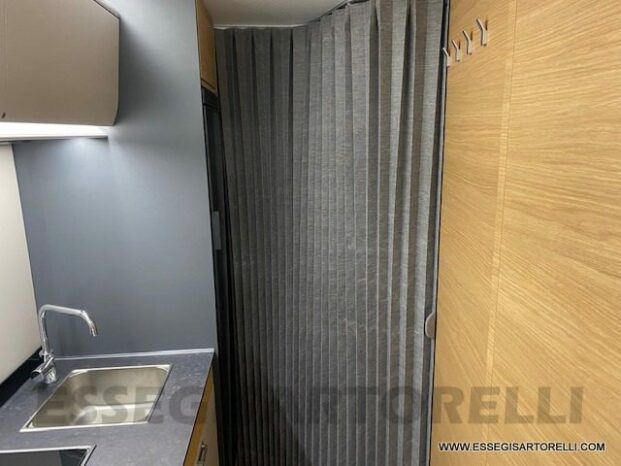 Adria New Coral AXESS XL A 650 DK GAMMA 2023 7 POSTI LETTO 6 OMOLOGATI DOPPIO PAVIMENTO pieno