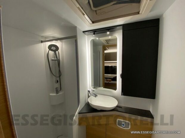 Adria New Coral AXESS XL A 650 DK GAMMA 2023 7 POSTI LETTO 6 OMOLOGATI DOPPIO PAVIMENTO pieno