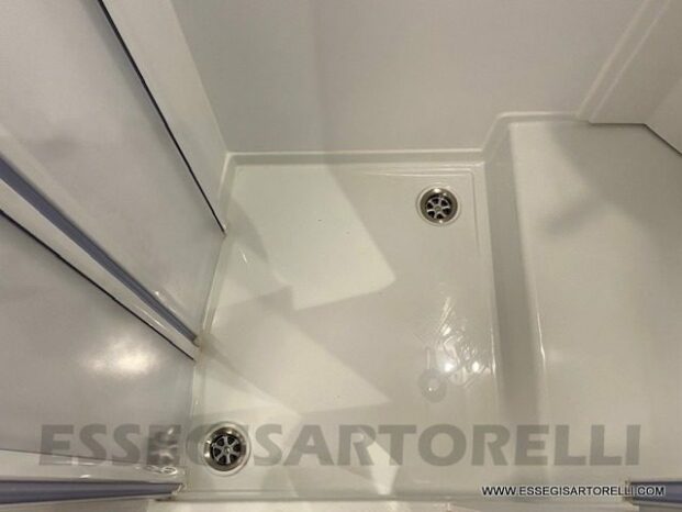 Adria New Coral AXESS XL A 650 DK GAMMA 2023 7 POSTI LETTO 6 OMOLOGATI DOPPIO PAVIMENTO pieno