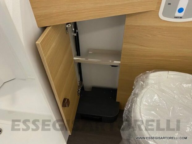Adria New Coral AXESS XL A 650 DK GAMMA 2023 7 POSTI LETTO 6 OMOLOGATI DOPPIO PAVIMENTO pieno