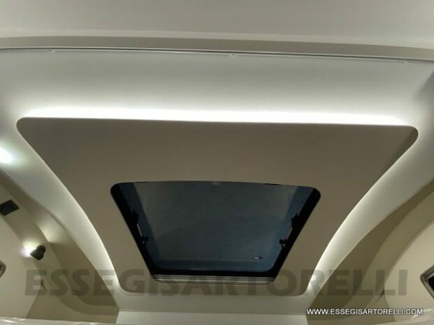 Adria New Coral AXESS XL A 650 DK GAMMA 2023 7 POSTI LETTO 6 OMOLOGATI DOPPIO PAVIMENTO pieno