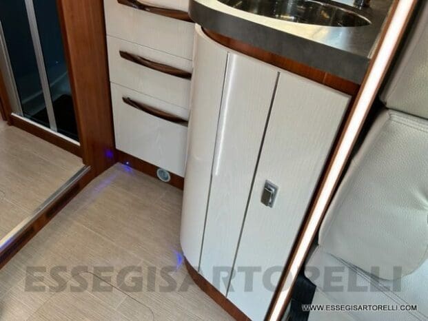 Mobilvetta Tekno Line KEA P 68 semintegrale garage 150 cv power letto nautico e basculante pieno