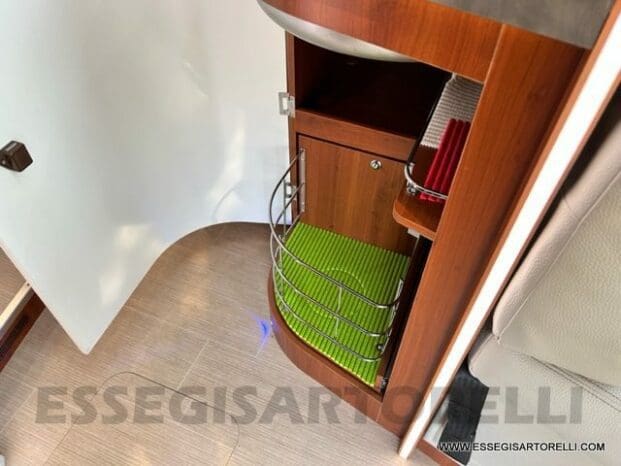 Mobilvetta Tekno Line KEA P 68 semintegrale garage 150 cv power letto nautico e basculante pieno