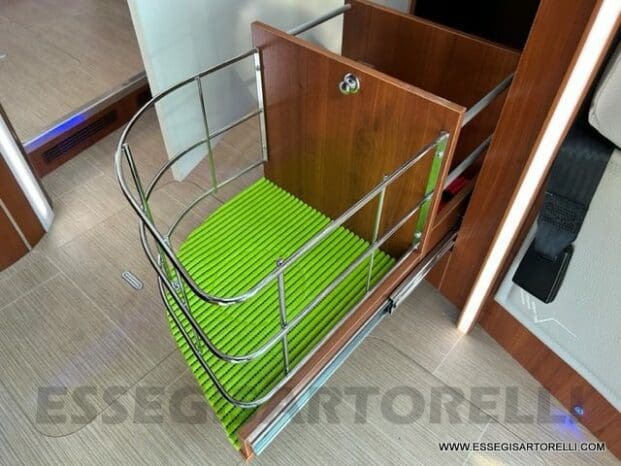 Mobilvetta Tekno Line KEA P 68 semintegrale garage 150 cv power letto nautico e basculante pieno