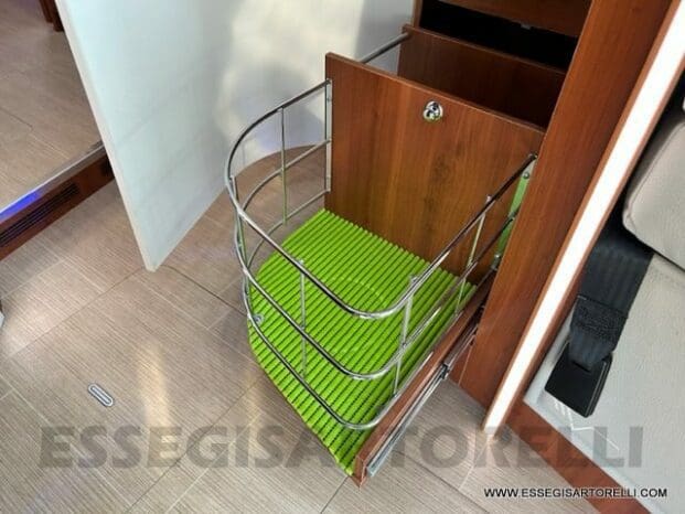 Mobilvetta Tekno Line KEA P 68 semintegrale garage 150 cv power letto nautico e basculante pieno