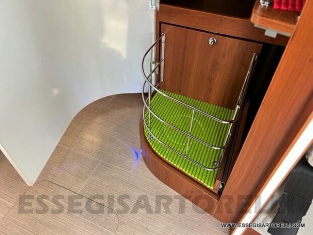 Mobilvetta Tekno Line KEA P 68 semintegrale garage 150 cv power letto nautico e basculante pieno