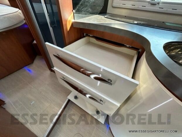 Mobilvetta Tekno Line KEA P 68 semintegrale garage 150 cv power letto nautico e basculante pieno