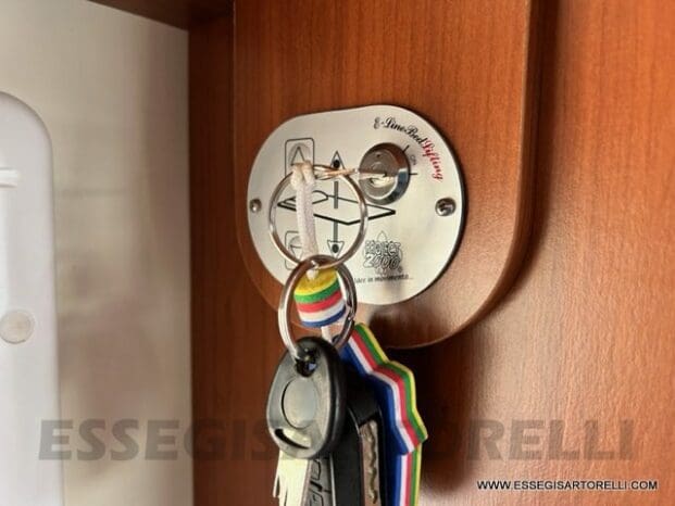 Mobilvetta Tekno Line KEA P 68 semintegrale garage 150 cv power letto nautico e basculante pieno