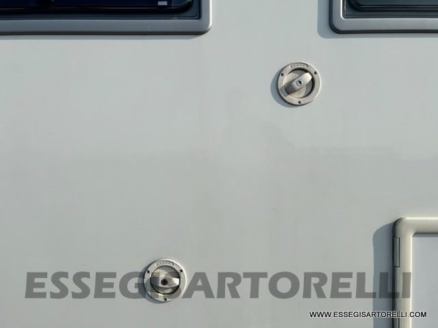 Laika X 696 R GARAGE semintegrale letti gemelli 140 cv gemellato euro 4 full