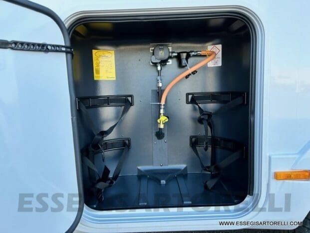 Adria New Matrix Axess M 600 SP GARAGE doppio pavimento 699 cm pieno