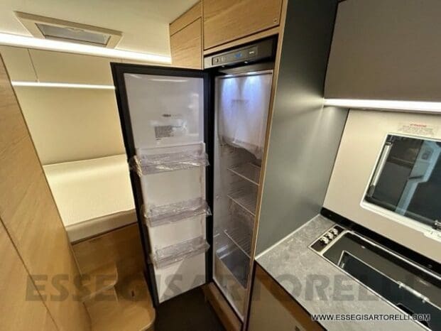 Adria New Matrix Axess M 600 SP GARAGE doppio pavimento 699 cm pieno