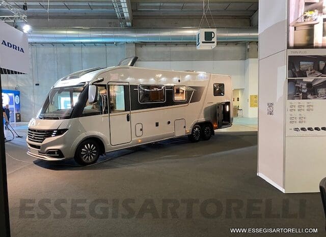 ADRIA SUPERSONIC 890 LC 170 CV AUTOMATICO GAMMA 2023 ALKO FULL DOPPIO ASSE MERCEDES SPRINTER pieno