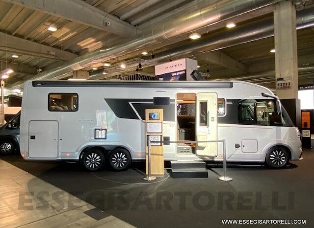 ADRIA SUPERSONIC 890 LC 170 CV AUTOMATICO GAMMA 2023 ALKO FULL DOPPIO ASSE MERCEDES SPRINTER pieno