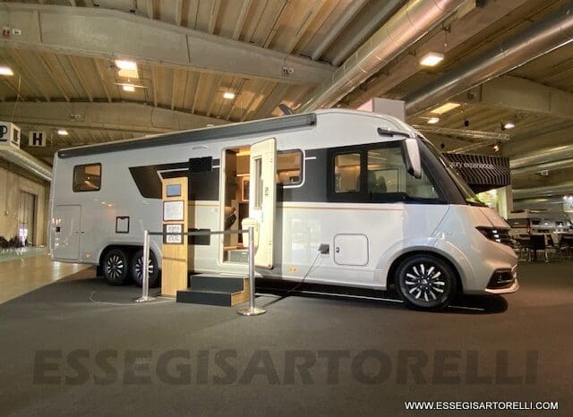 ADRIA SUPERSONIC 890 LC 170 CV AUTOMATICO GAMMA 2023 ALKO FULL DOPPIO ASSE MERCEDES SPRINTER pieno