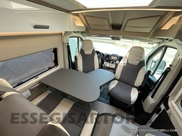 CHAUSSON SPORTLINE V 594 MAX CAMBIO AUTOMATICO SERIE VAN 599 CM DOPPIO MATRIMONIALE IN CODA pieno