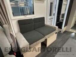 CHAUSSON TITANIUM 720 AUTOMATICO 170 CV POWER SEMINTEGRALE BASCULANTE 5 POSTI VIAGGIO 2023 pieno